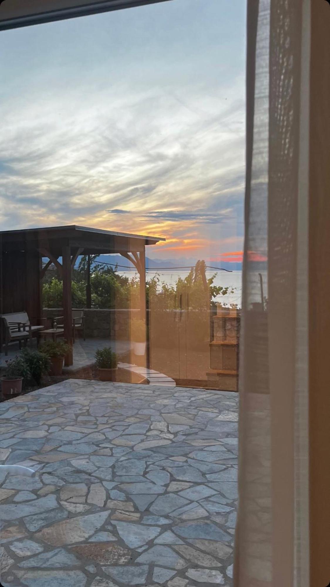 Aloha House Hotel Shkoder Bagian luar foto