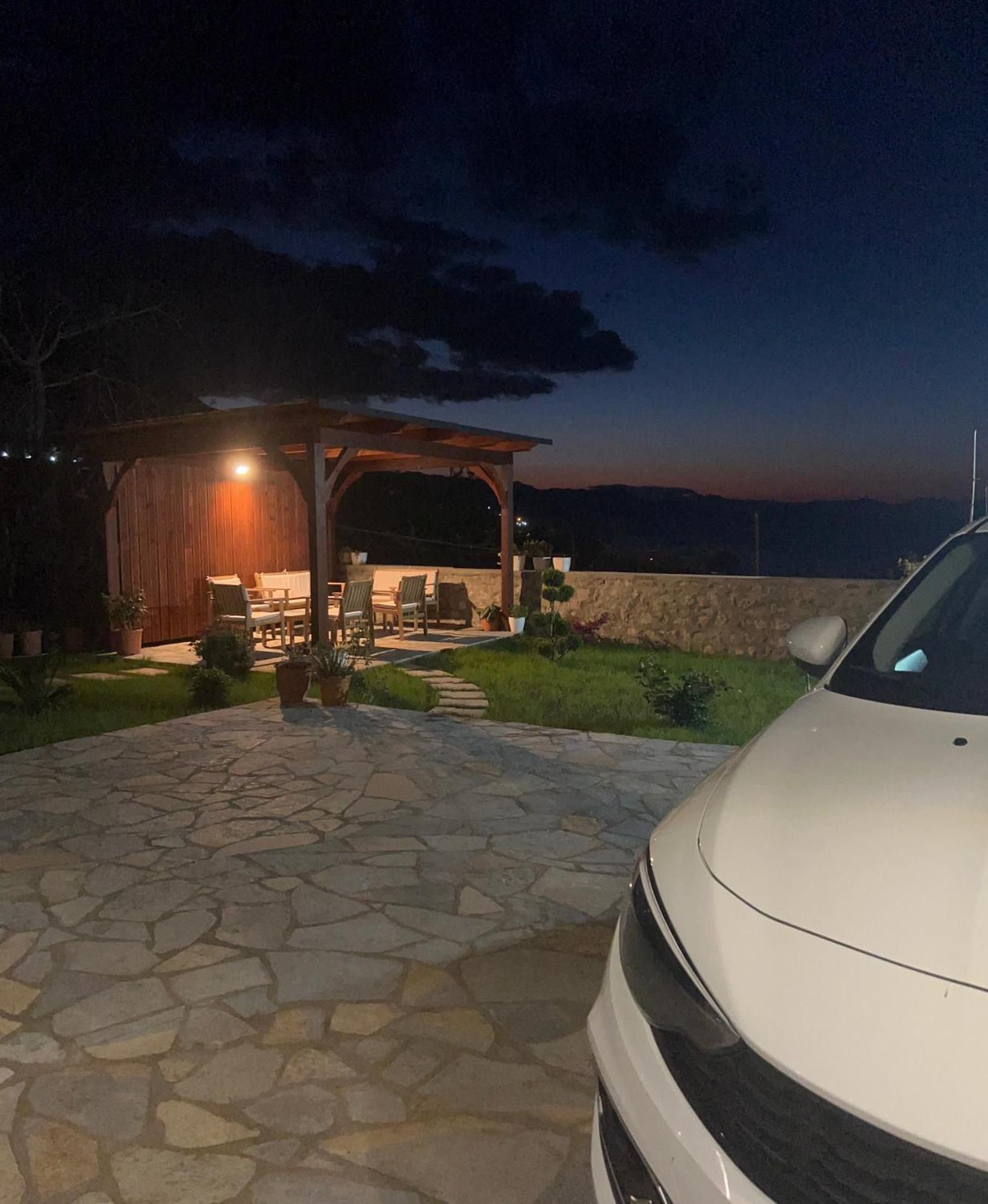 Aloha House Hotel Shkoder Bagian luar foto